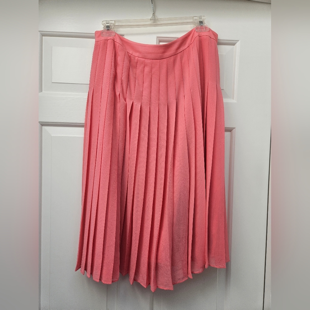 Ann Taylor pleated below-the-knee skirt size 10 Peach Blush color